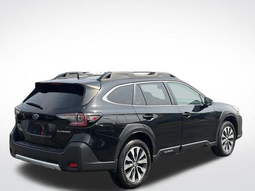 Crystal Black Silica 2023 Subaru Outback Limited