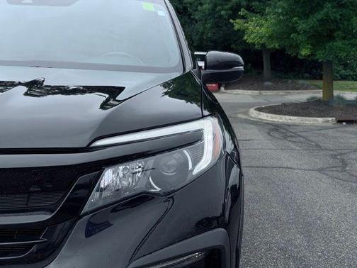 Crystal Black Pearl 2022 Honda Pilot TrailSport