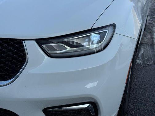 2024 Chrysler Pacifica Touring-L