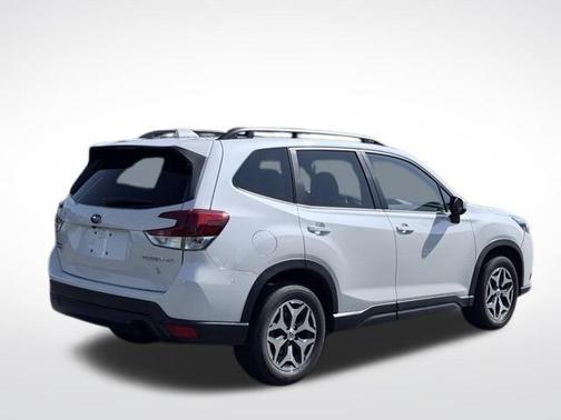 Crystal White Pearl 2023 Subaru Forester Premium