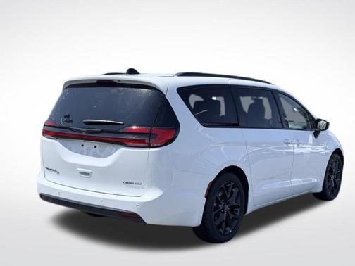 Bright White Clearcoat 2025 Chrysler Pacifica Limited