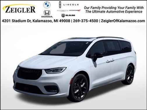 Bright White Clearcoat 2025 Chrysler Pacifica Limited