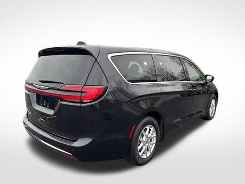 2023 Chrysler Pacifica Touring-L
