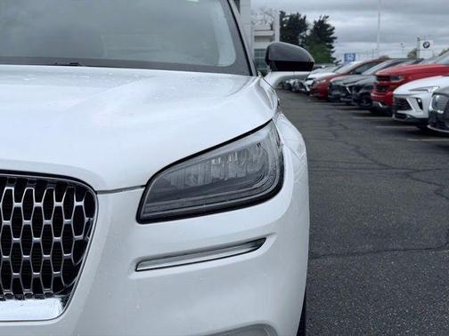 Pristine White 2022 Lincoln Corsair Standard