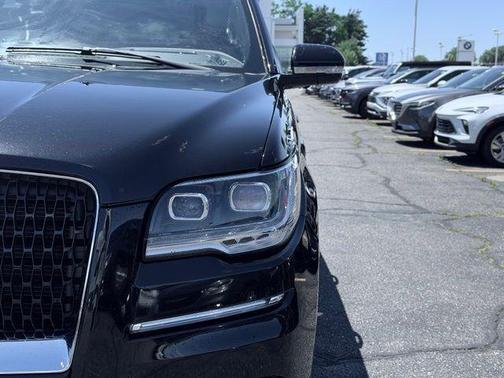 Infinite Black Metallic 2022 Lincoln Navigator Reserve
