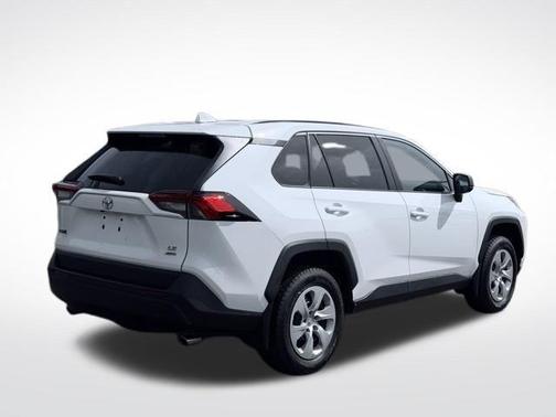 Ice 2023 Toyota RAV4 LE