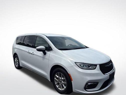 2023 Chrysler Pacifica Touring-L