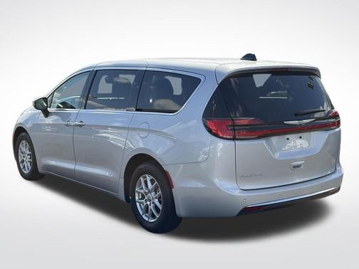 Silver Mist Clearcoat 2023 Chrysler Pacifica Touring-L