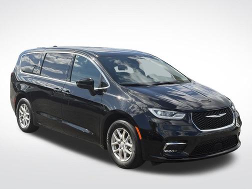 Diamond Black 2025 Chrysler Pacifica Select