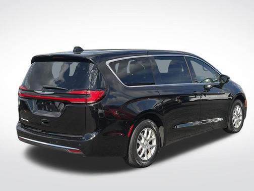 Diamond Black 2025 Chrysler Pacifica Select