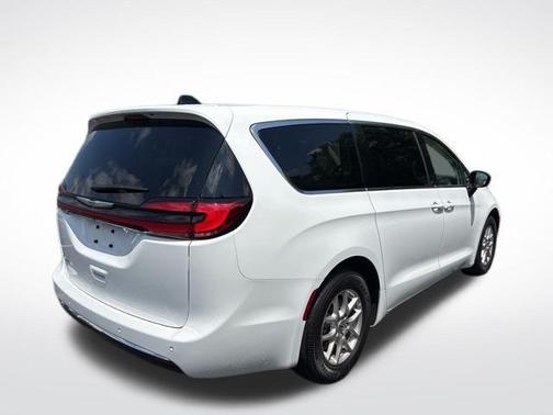2024 Chrysler Pacifica Touring-L