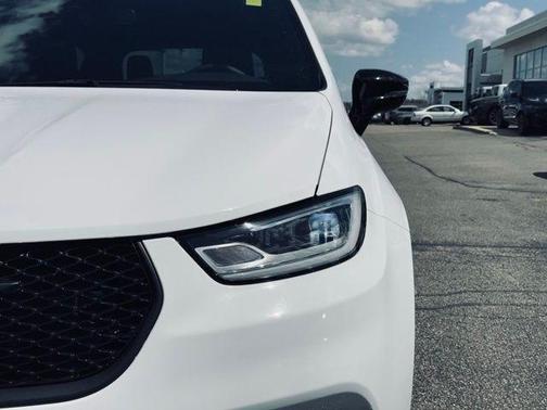 Bright White Clearcoat 2025 Chrysler Pacifica Limited