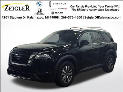 2023 Nissan Pathfinder SL