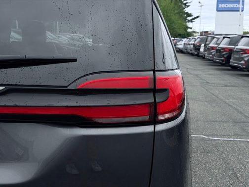 Granite Crystal Clearcoat Metallic 2023 Chrysler Pacifica Touring-L