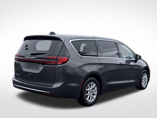 Granite Crystal Clearcoat Metallic 2023 Chrysler Pacifica Touring-L