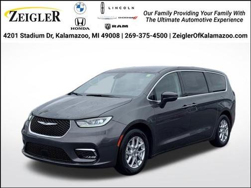 Granite Crystal Clearcoat Metallic 2023 Chrysler Pacifica Touring-L