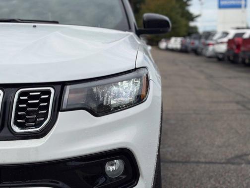 Bright White Clearcoat 2025 Jeep Compass Limited