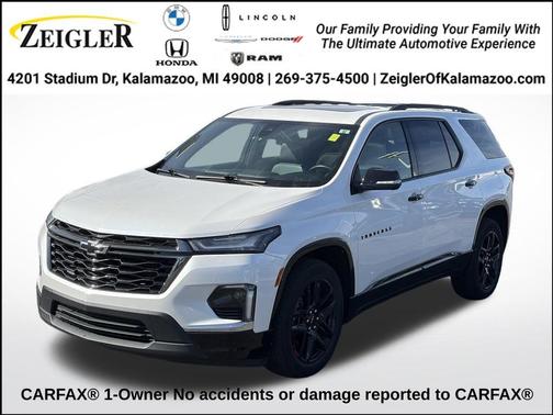 Iridescent Pearl Tricoat 2023 Chevrolet Traverse Premier