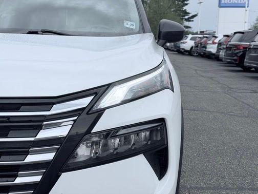 Glacier White 2024 Nissan Rogue S