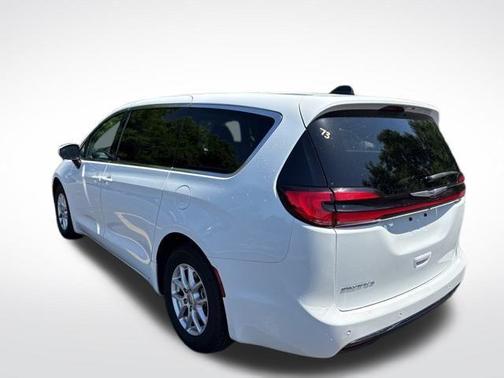 2023 Chrysler Pacifica Touring-L