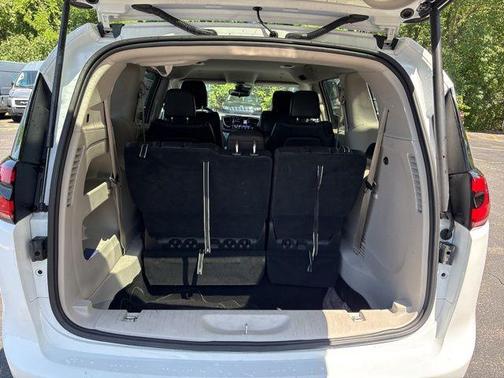 2023 Chrysler Pacifica Touring-L