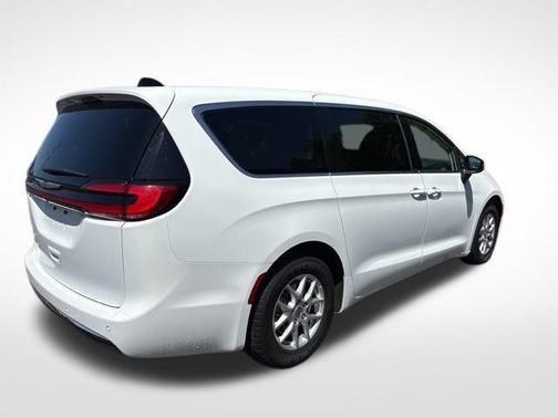 2023 Chrysler Pacifica Touring-L