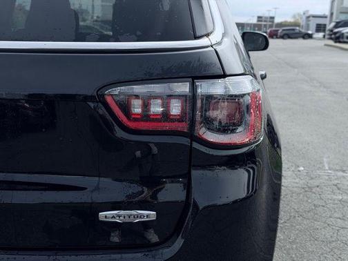 Diamond Black 2022 Jeep Compass Latitude