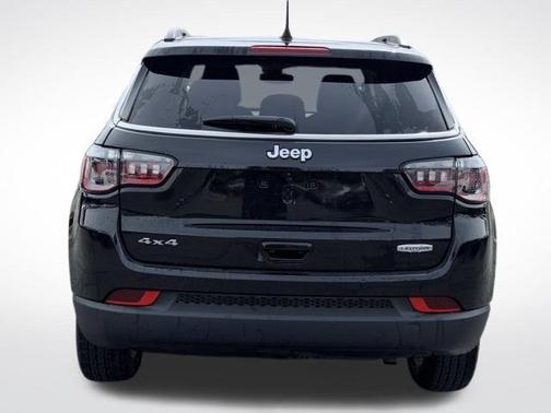 Diamond Black 2022 Jeep Compass Latitude