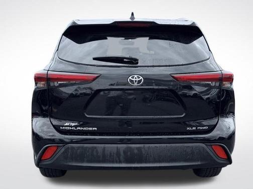 Midnight Black Metallic 2023 Toyota Highlander XLE