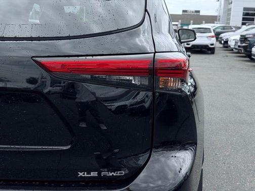 Midnight Black Metallic 2023 Toyota Highlander XLE