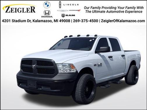 Bright White Clearcoat 2018 RAM 1500 ST