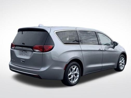 Billet Silver Metallic Clearcoat 2018 Chrysler Pacifica Touring Plus