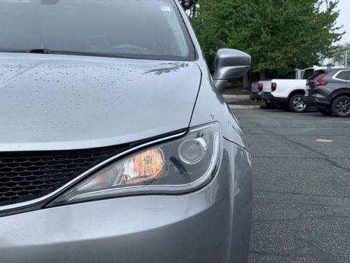 Billet Silver Metallic Clearcoat 2018 Chrysler Pacifica Touring Plus