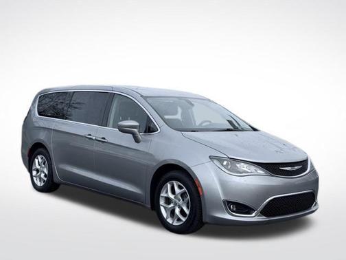 Billet Silver Metallic Clearcoat 2018 Chrysler Pacifica Touring Plus