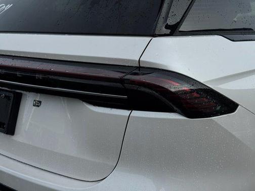 White Platinum Clearcoat Metallic 2026 Lincoln Nautilus Reserve