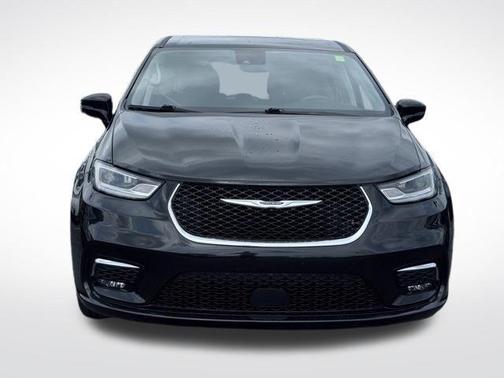 Brilliant Black Crystal Pearlcoat 2023 Chrysler Pacifica Touring-L