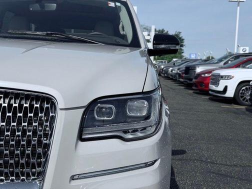 Ceramic Pearl Metallic 2023 Lincoln Navigator Reserve