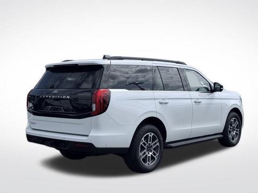 Oxford White 2025 Ford Expedition Active