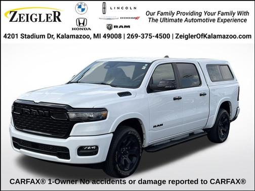 Bright White Clearcoat 2025 RAM 1500 Big Horn/Lone Star