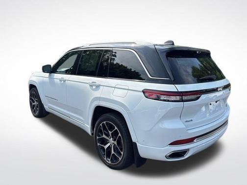 2022 Jeep Grand Cherokee Summit