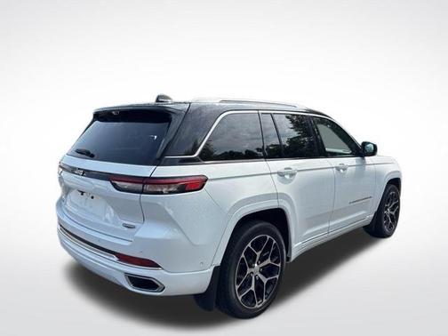 2022 Jeep Grand Cherokee Summit