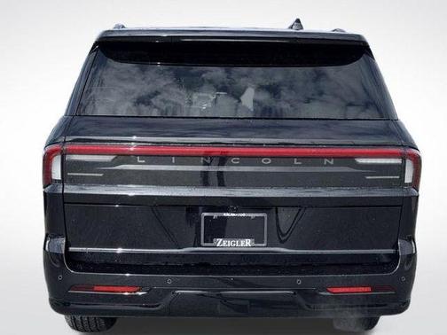 Infinite Black Metallic 2026 Lincoln Navigator L Reserve