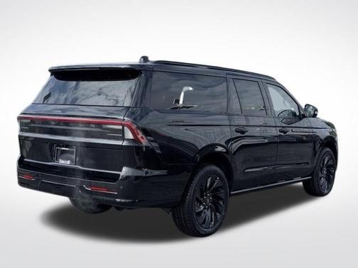 Infinite Black Metallic 2026 Lincoln Navigator L Reserve