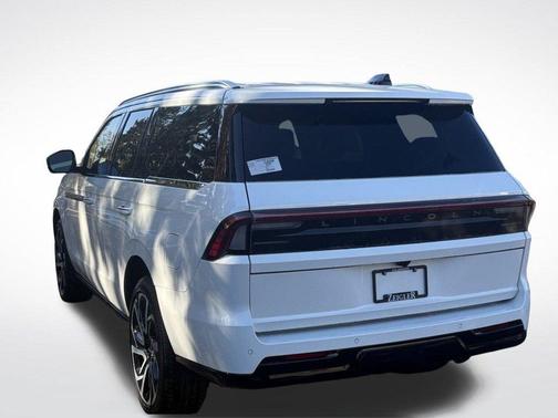 Pristine White 2027 Lincoln Navigator Reserve