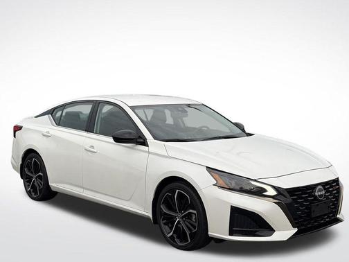 White 2023 Nissan Altima 2.5 SR