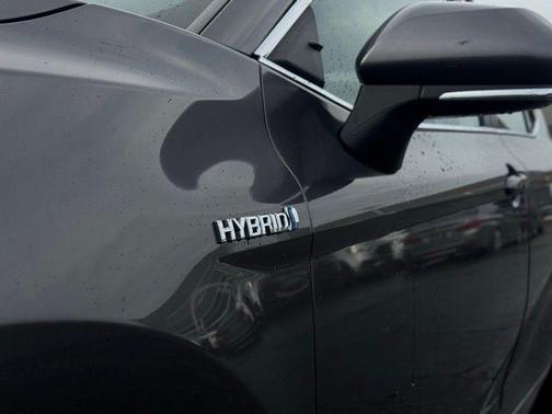 2020 Toyota Camry Hybrid LE