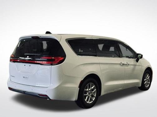 2024 Chrysler Pacifica Touring-L
