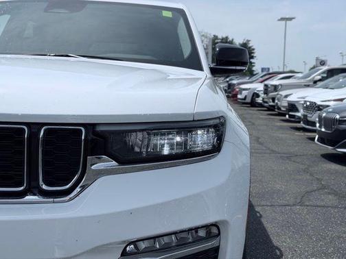 Bright White Clearcoat 2023 Jeep Grand Cherokee Limited