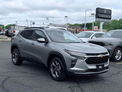 Sterling Gray Metallic 2025 Chevrolet Trax LT