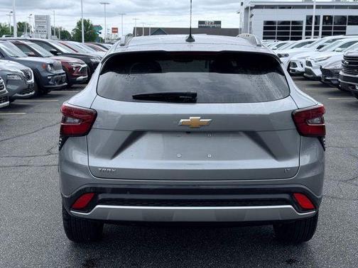 Sterling Gray Metallic 2025 Chevrolet Trax LT